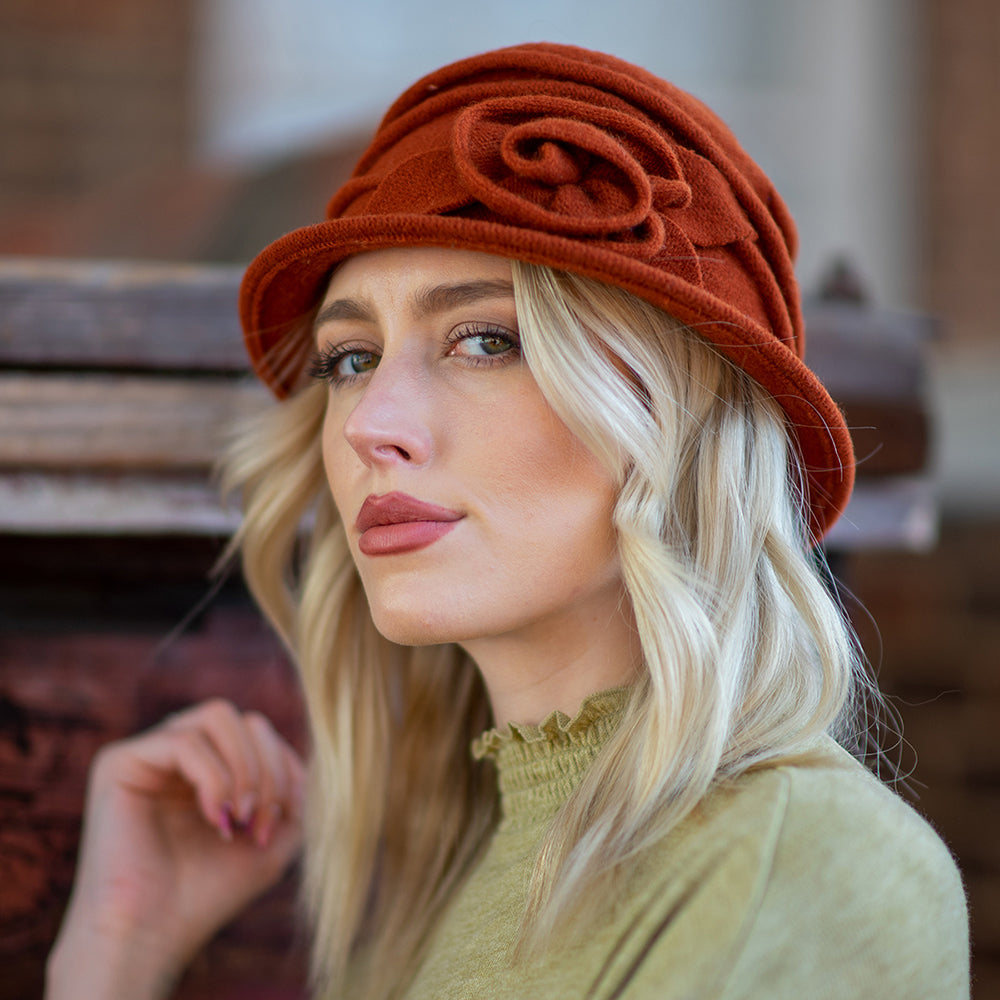 Chapeau Cloche en Laine avec Rosette Sienna rouille SCALA