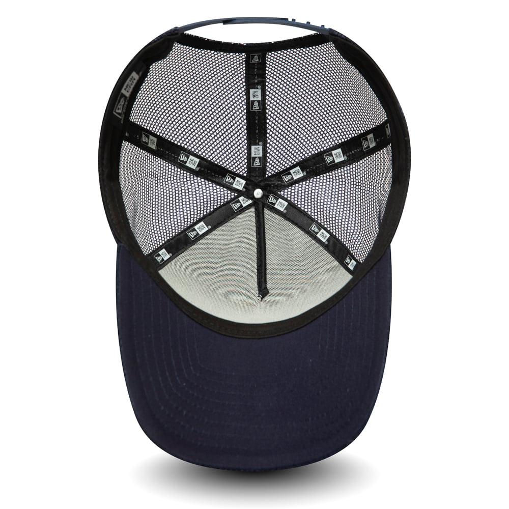 Casquette Trucker en Velours Côtelé Fabric Patch bleu marine NEW ERA