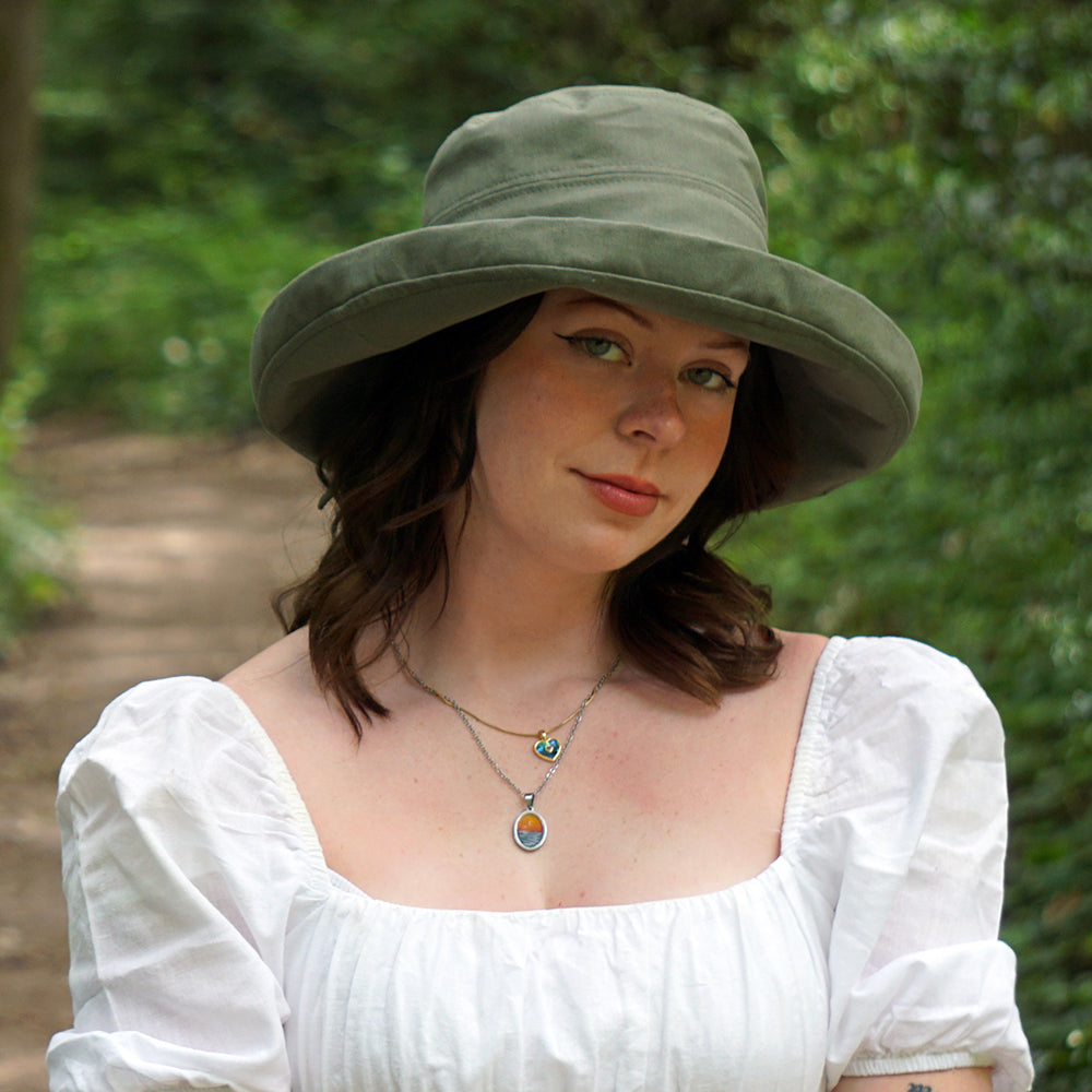 Chapeau Été en Lin et Coton Pliable Lily olive SUR LA TÊTE
