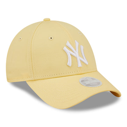 Casquette Femme 9FORTY MLB League Essential New York Yankees jaune clair-blanc NEW ERA