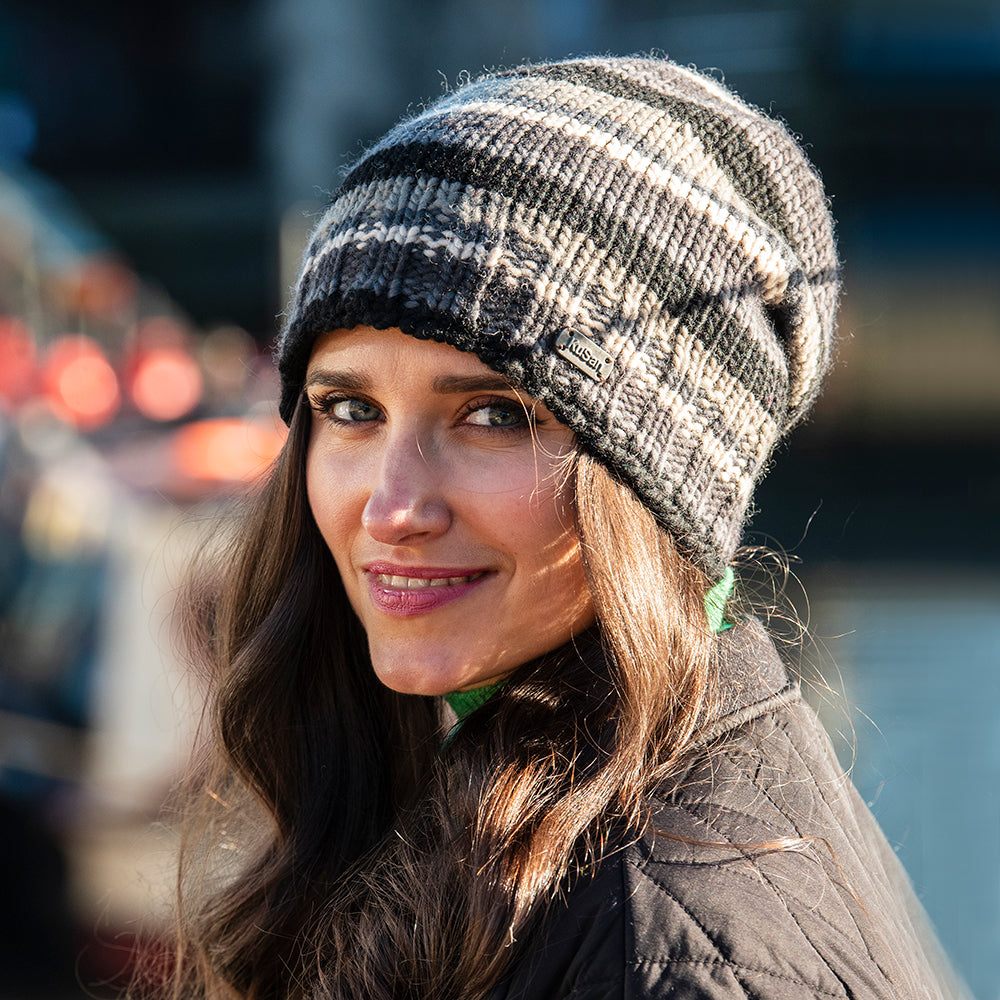 Bonnet Boutonné à Rayures noir-gris KUSAN
