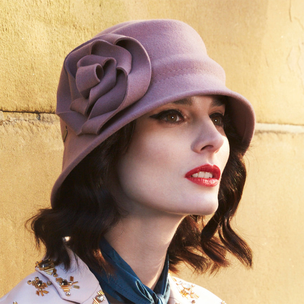 Chapeau Cloche Alexandrite rose pâle BETMAR