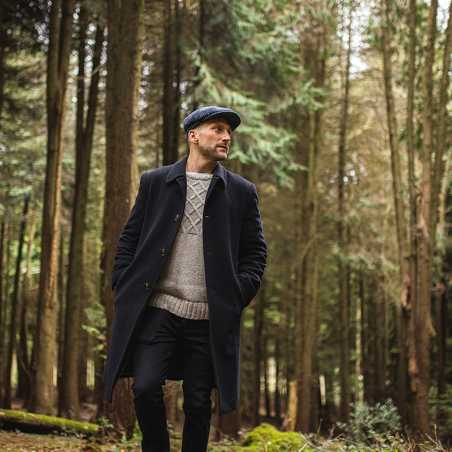Casquette Gavroche en Tweed du Donegal Épais à Chevrons Pettigo bleu marine-noir JAXON & JAMES