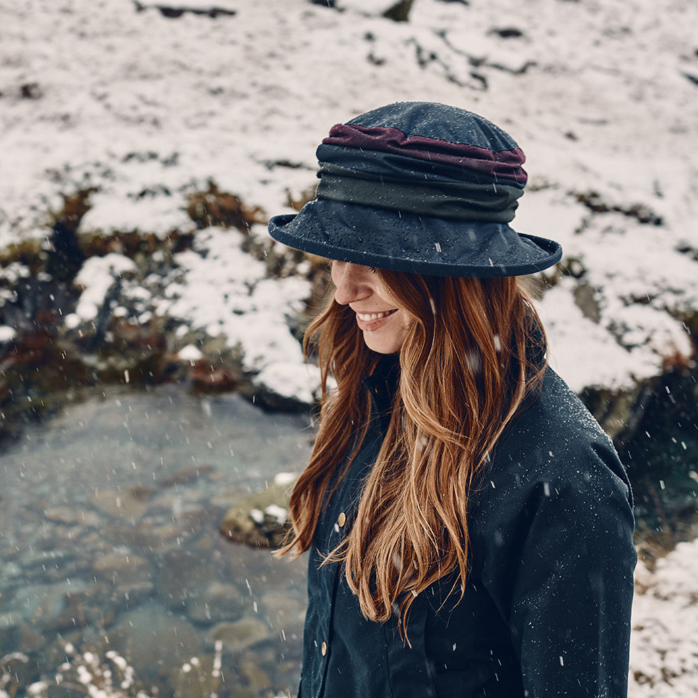 Chapeau Bob de Pluie en Coton Ciré Britannique Annie bleu marine FAILSWORTH