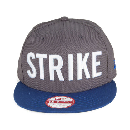 Casquette Snapback 9FIFTY Base Slogan Strike gris-bleu NEW ERA