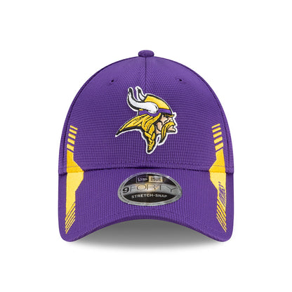 Casquette Stretch Snap 9FORTY NFL Sideline Home Minnesota Vikings violet-or NEW ERA