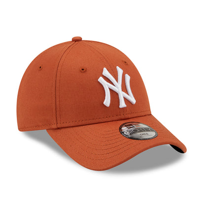 Casquette Enfant 9FORTY MLB League Essential New York Yankees ocre-blanc NEW ERA